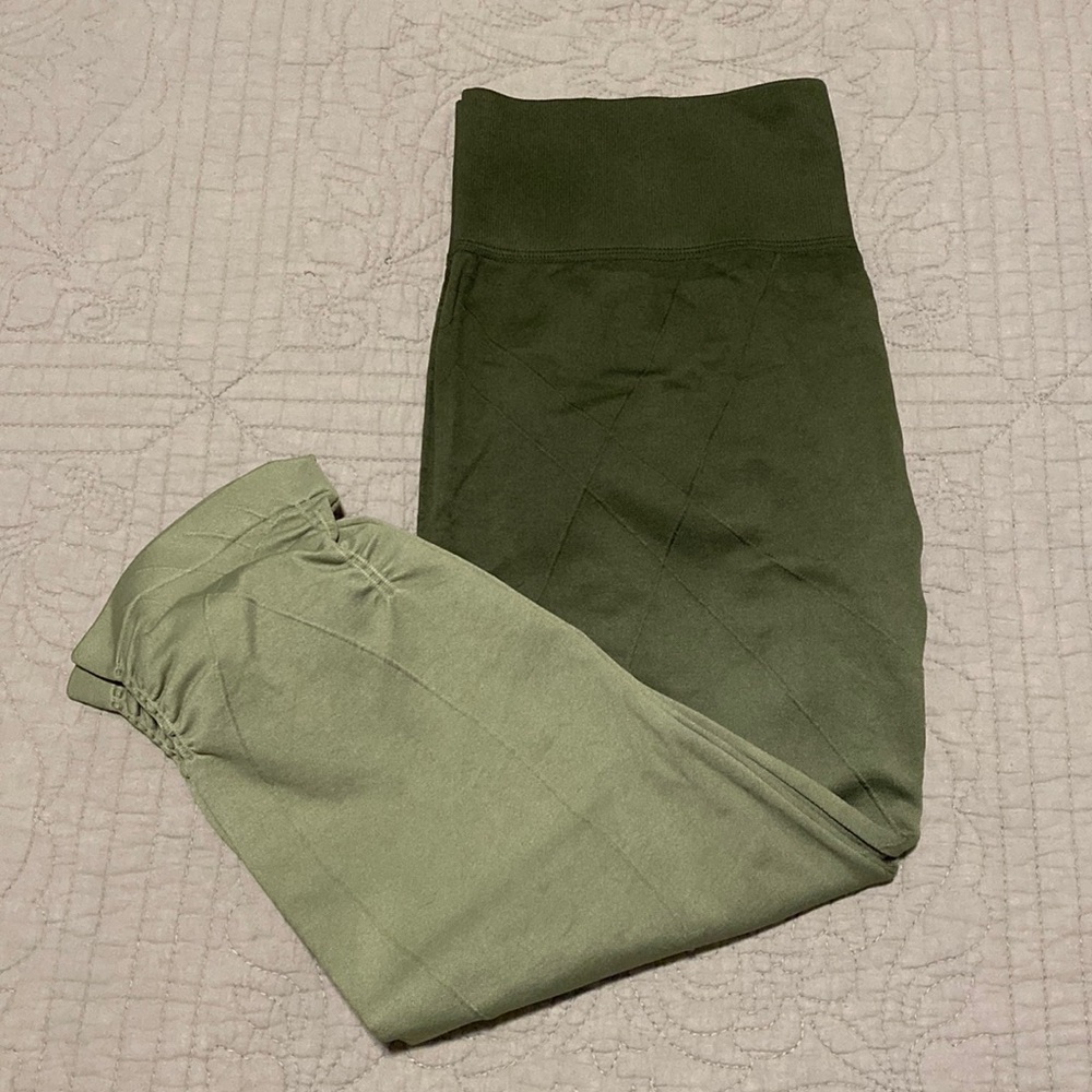 Forever 21 Ombre Capri Legging - LG